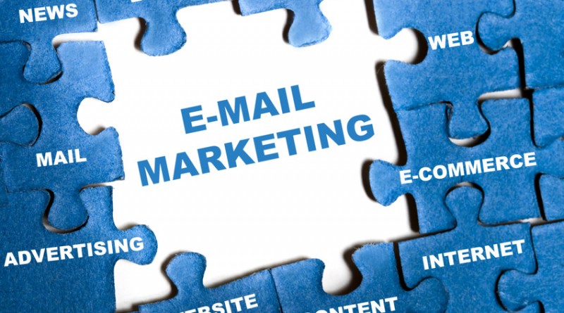 E-mail marketing blue puzzle pieces